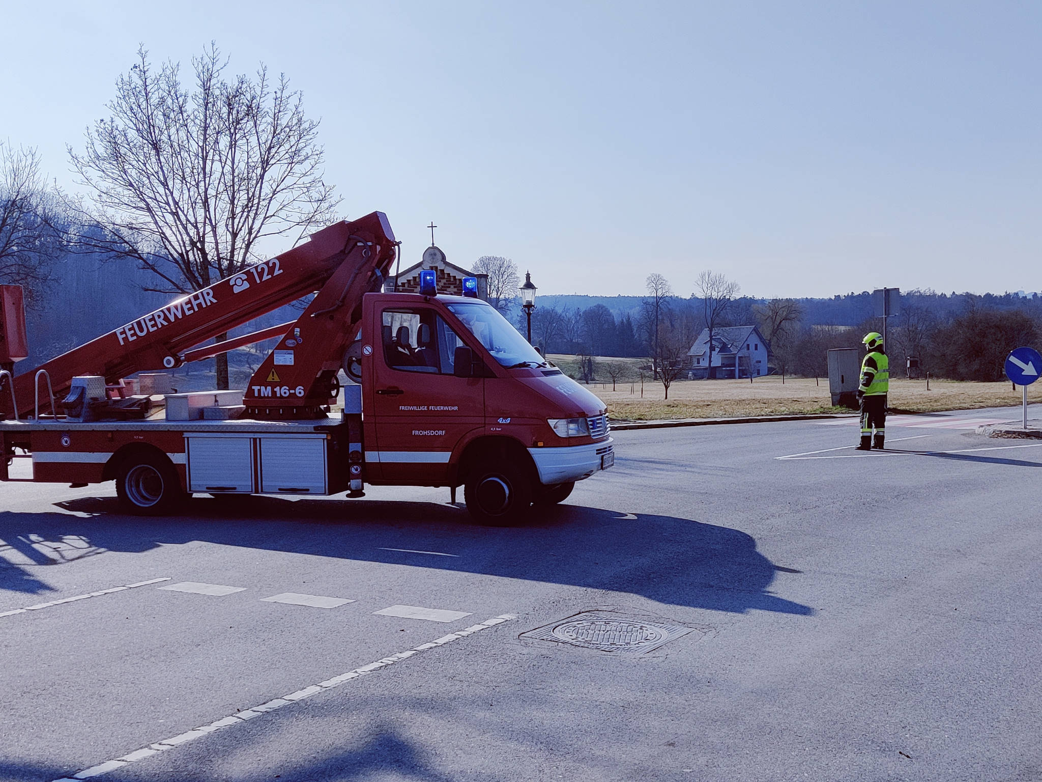 Verkehrsregelung bei Baumschneide arbeiten
