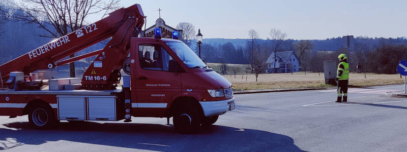 Verkehrsregelung bei Baumschneide arbeiten