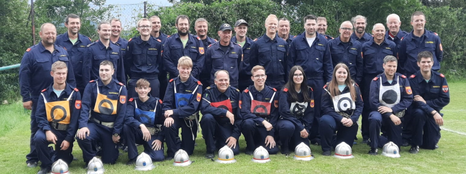 Feuerwehr Frohsdorf mit drei Gruppen