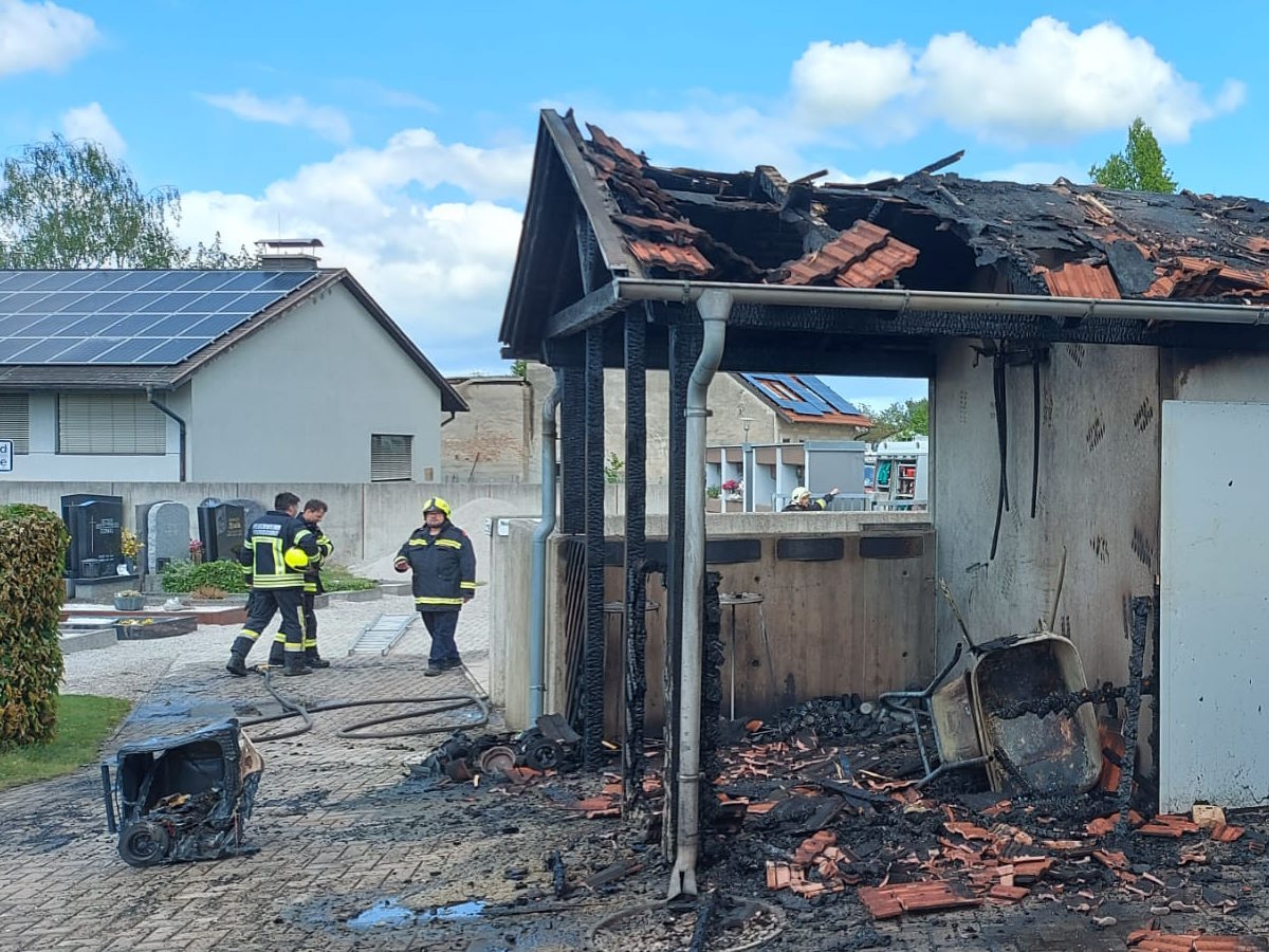 Gebäudebrand am Friedhof