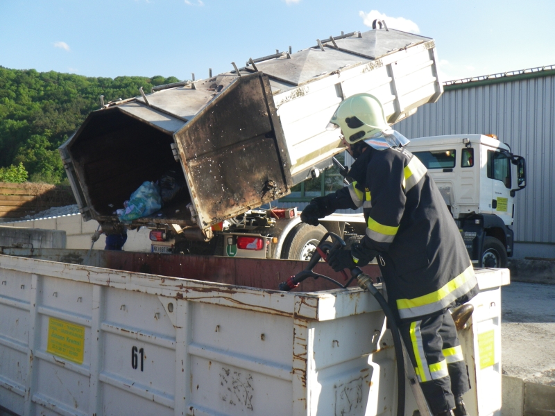 Brand eines Müllcontainers